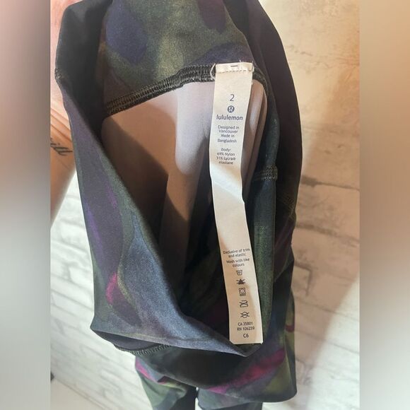 Lululemon Wunder Under Crop Hi-Rise Full-On Luxtreme 21" Aura Dark Chrome Multi - Picture 6 of 7